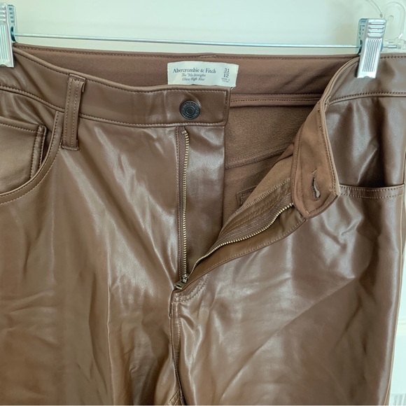 Abercrombie curve love vegan leather 90s straight pant in brown, size 31 - Picture 9 of 10
